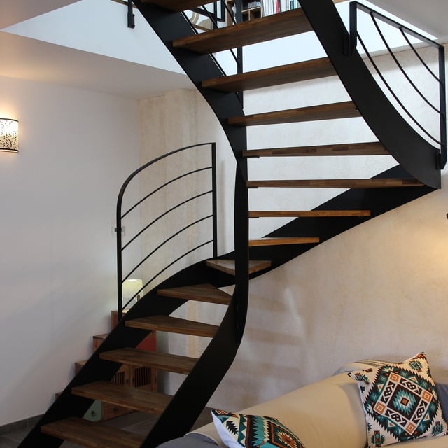 Escalier 2/4 tournant réalisé d'après les plans du bureau d'études