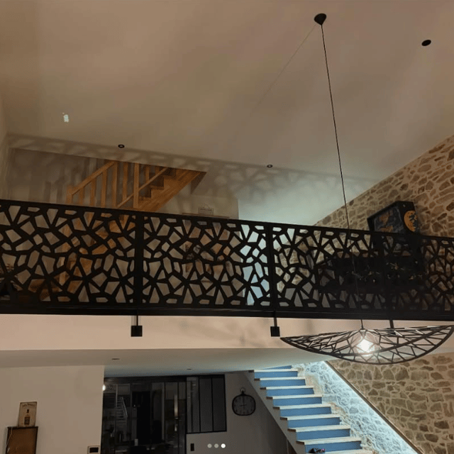 Motifs de découpe laser conçus pour un garde-corps design