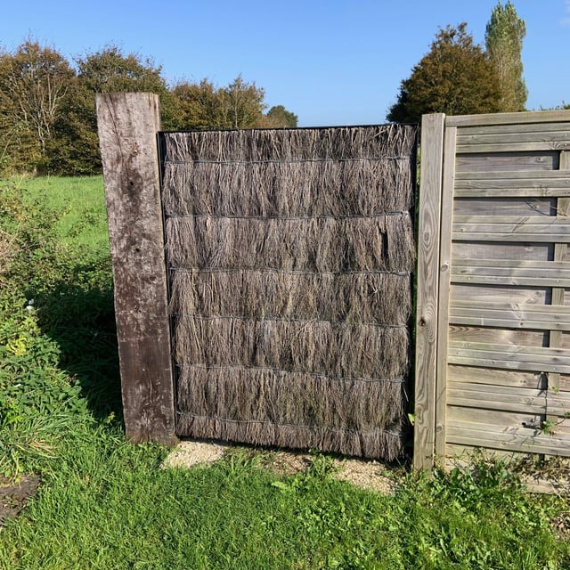 Deux portillons de jardin sur mesure en acier noir et brande posés dans le Morbihan