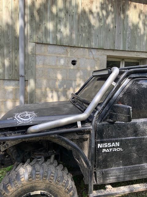 Sortie d'air en tube inox sur mesure pour 4x4 Nissan Patrol
