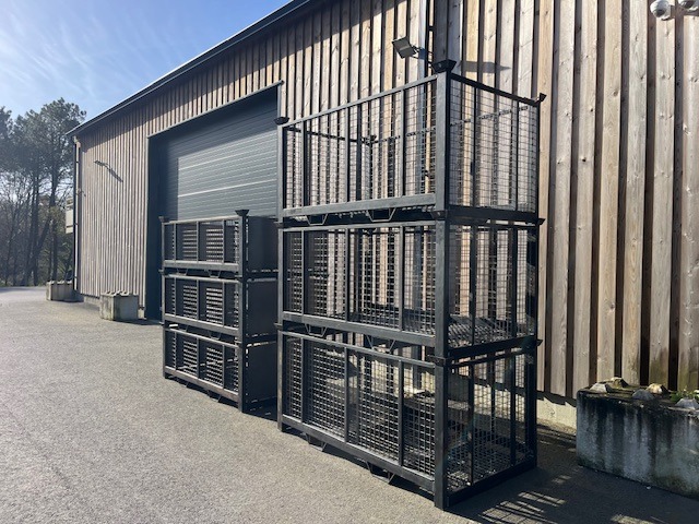 Châssis de stockage métalliques empilables avec passages de fourches