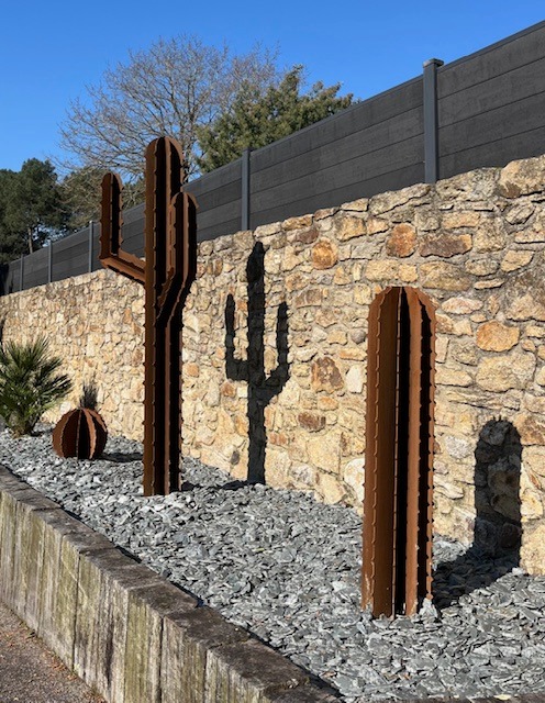 Cactus métallique en acier corten, sculpture de jardin sur mesure